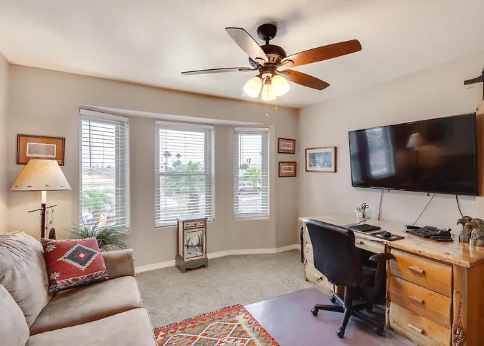 3 Mi To Havasu! Retreat W/ Poolside Oasis Holiday home *