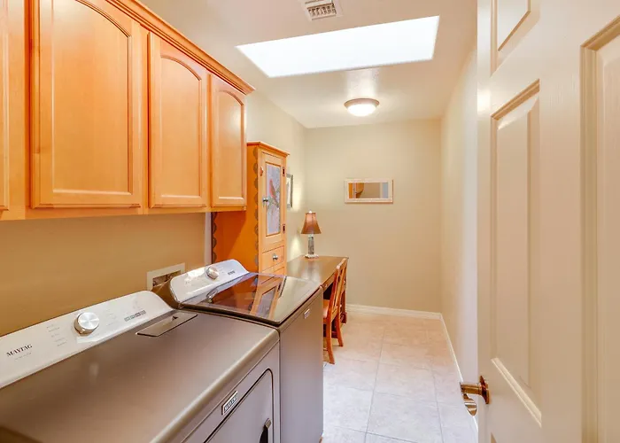 3 Mi To Havasu! Retreat W/ Poolside Oasis * Lake Havasu City