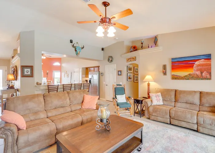 3 Mi To Havasu! Retreat W/ Poolside Oasis Holiday home *